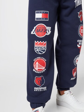 Tommy Jeans Zúžený Kalhoty 'NBA-M17' – modrá