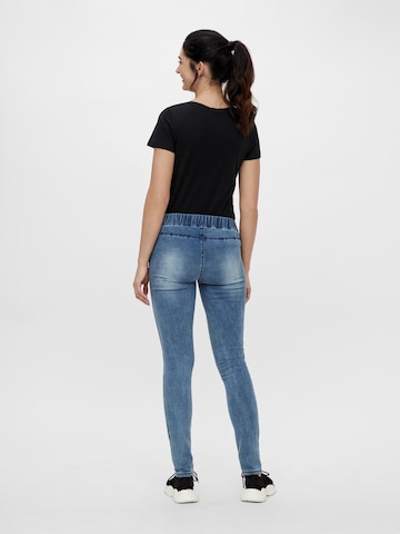 MAMALICIOUS Skinny Jeans pajkice 'Lola' | modra barva