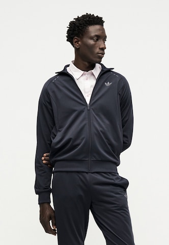 ADIDAS ORIGINALS Костюм для бега 'TECH ESSENTIALS' в Серый