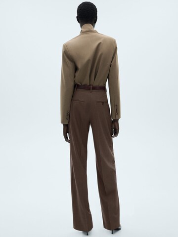 Loosefit Pantalon à plis 'Kelly' MANGO en marron