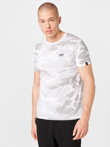 Coupe regular T-Shirt ALPHA INDUSTRIES en blanc : devant