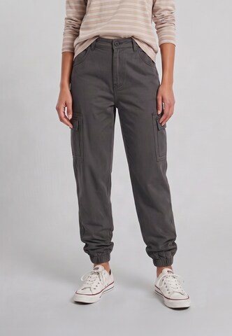 Urban Classics Tapered Cargo trousers in Grey: front
