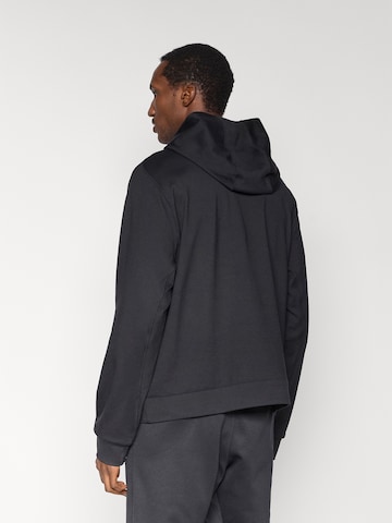 Hanorac sport de la NIKE pe negru