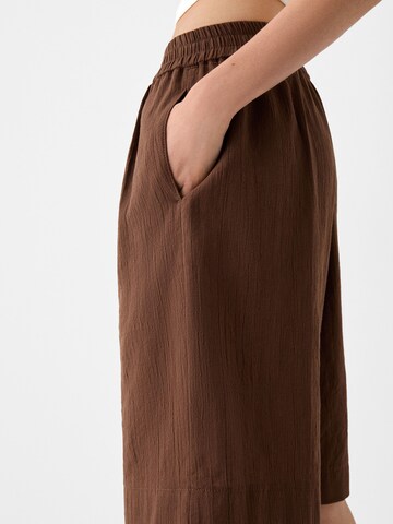Bershka Loose fit Trousers in Brown