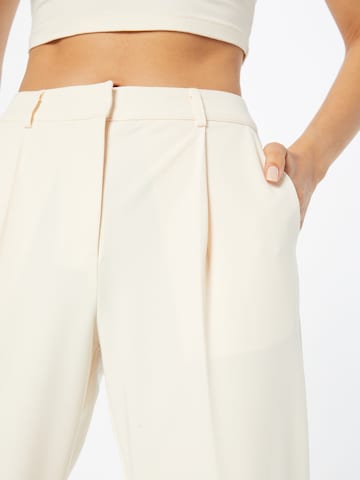 Loosefit Pantalon à plis 'Eva' LENI KLUM x ABOUT YOU en beige