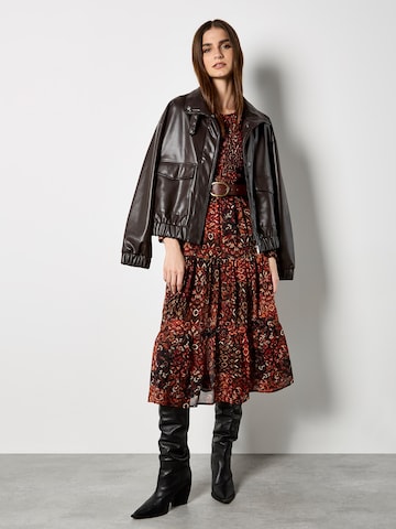 Robe ' ' Apricot en rouge