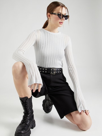 Regular Pantaloni cutați de la Nasty Gal pe negru