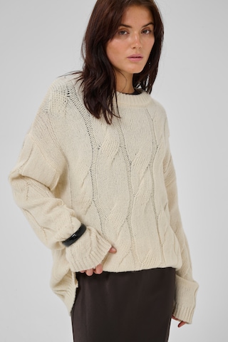 My Essential Wardrobe Sweater in White