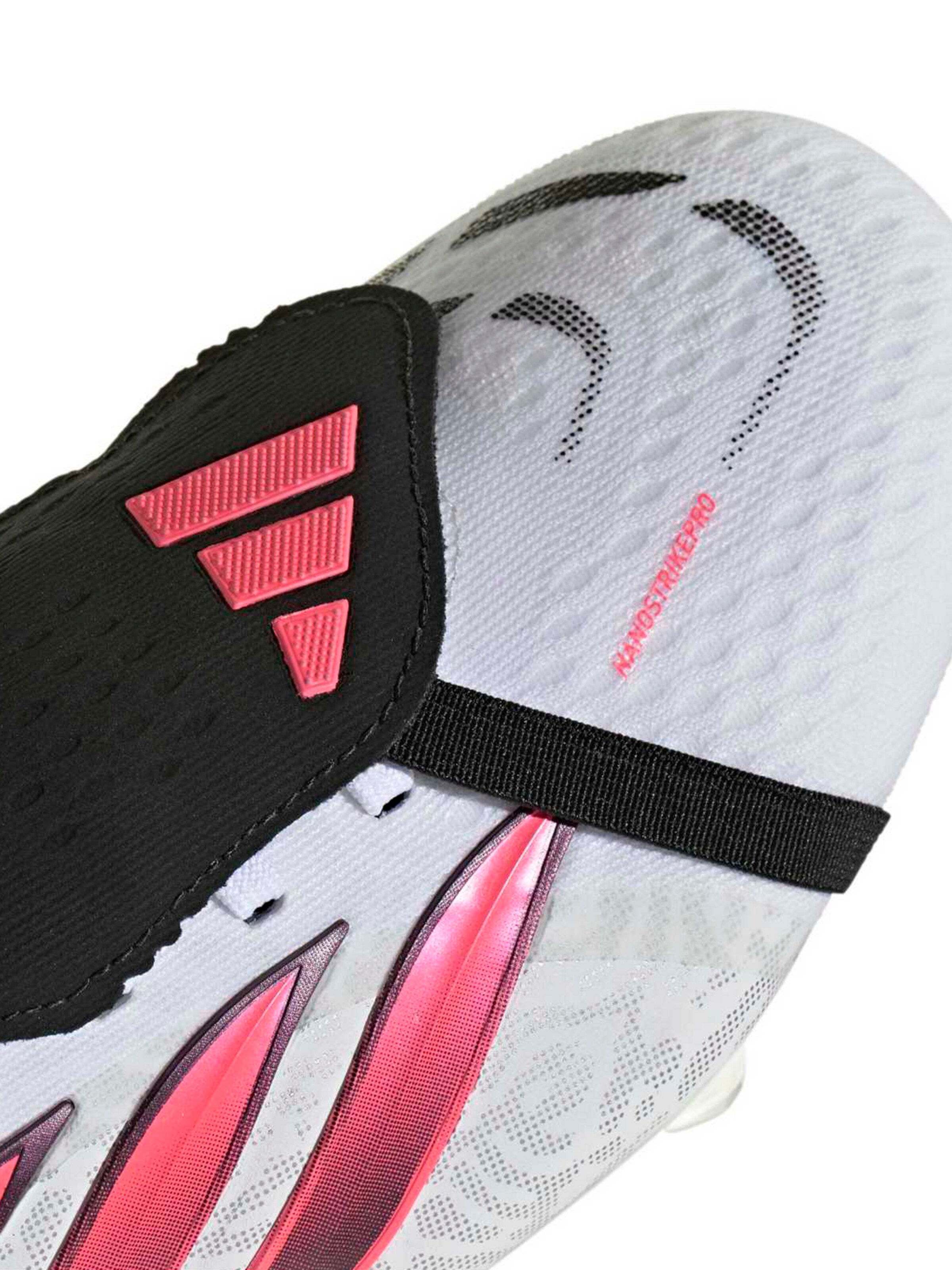 Chaussure de foot 'PREDATOR PRO' ADIDAS PERFORMANCE en blanc
