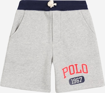 Pantaloni de la Polo Ralph Lauren pe gri: față