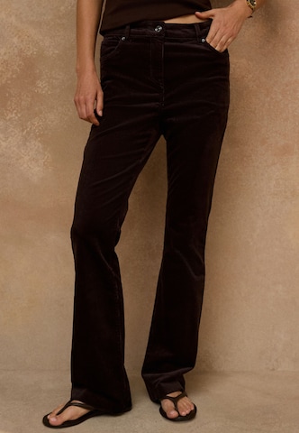 Bootcut Pantalon Next en marron : devant
