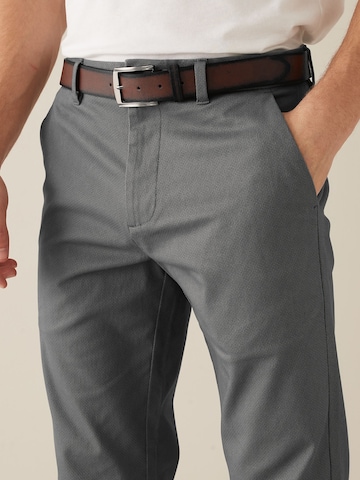 regular Pantaloni chino di Next in grigio