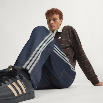 ADIDAS ORIGINALS Loosefit Τζιν 'Firebird Adicolor' σε μπλε