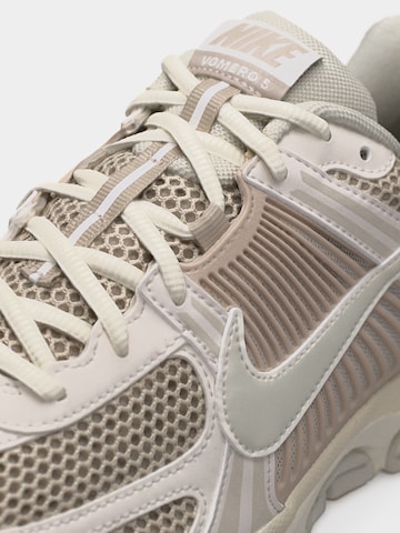 Sneaker low 'ZOOM VOMERO 5' de la Nike Sportswear pe bej