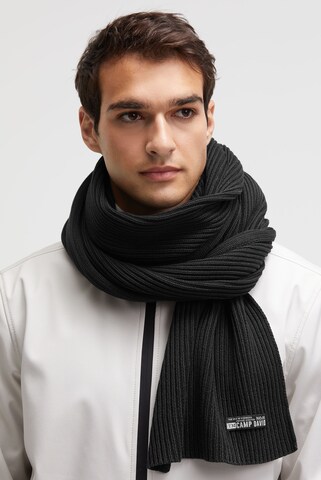 CAMP DAVID Scarf in Black: front