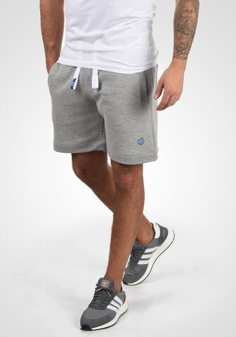 Regular Pantalon !Solid en gris : devant