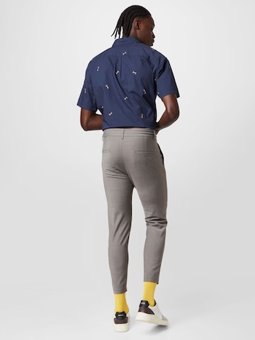 Regular Pantalon à pince 'Chasy' DRYKORN en gris