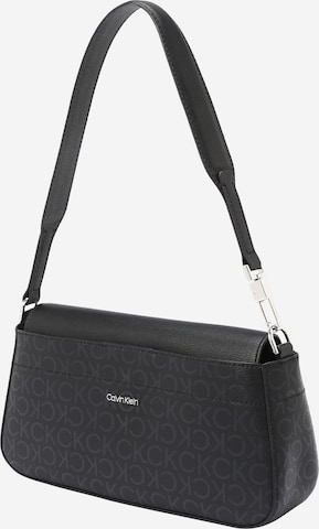 Calvin Klein Schultertasche in Schwarz