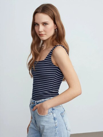 Dilvin Top in Blue