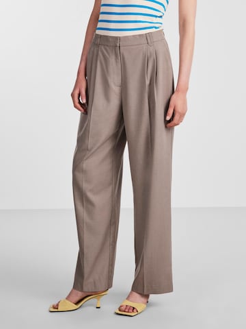 Y.A.S Regular Pleat-Front Pants 'FUNGA' in Brown: front