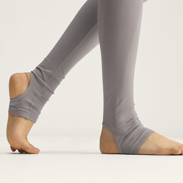 ADIDAS BY STELLA MCCARTNEY Скинни Спортивные штаны в Серый