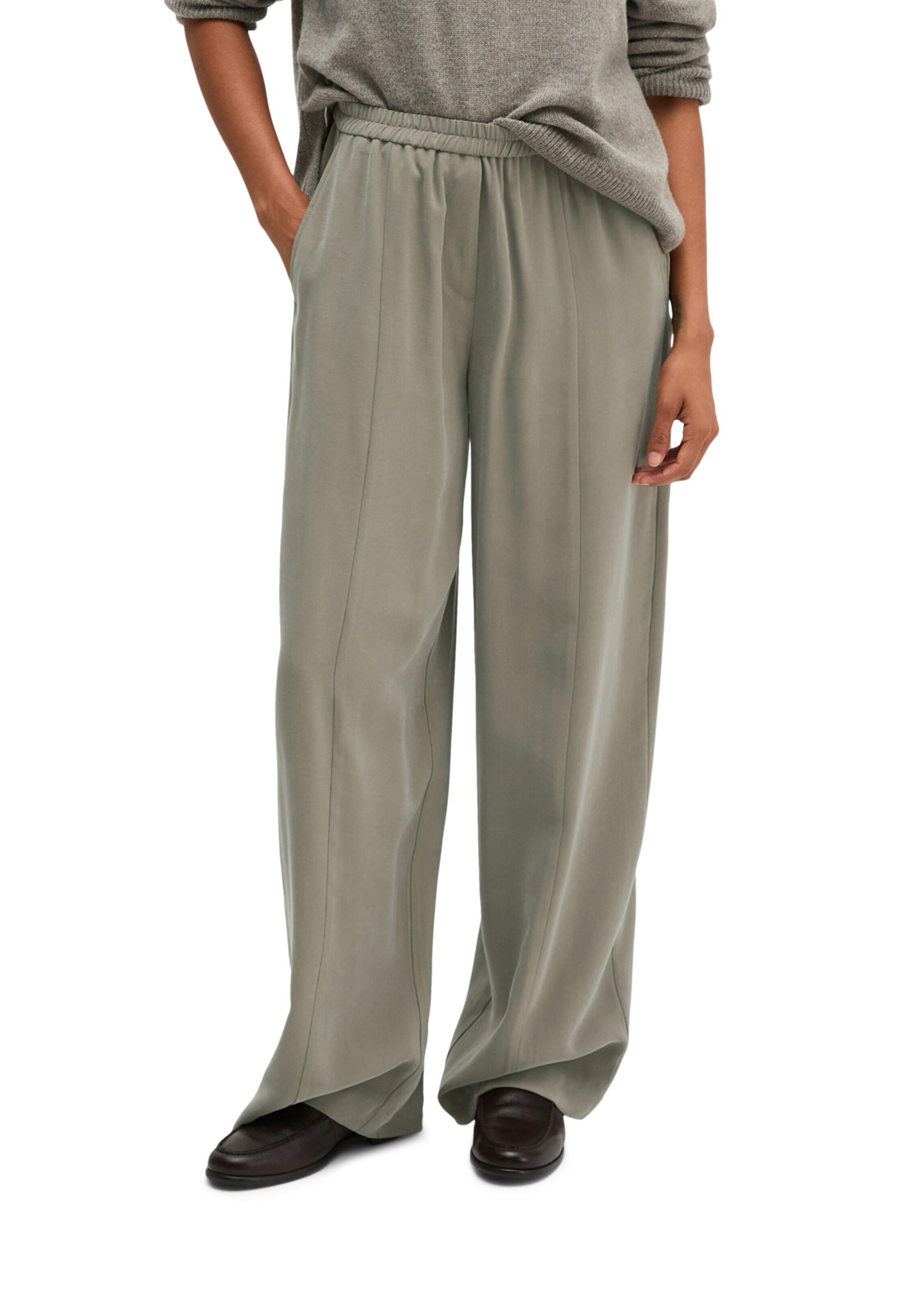 Marc O'Polo Loose fit Trousers in Green: front