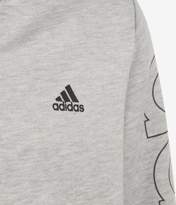 ADIDAS SPORTSWEAR - Sudadera con cremallera deportiva 'Essentials' en gris