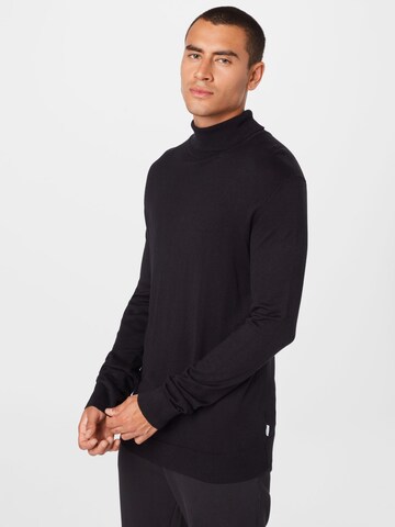 Lindbergh Sweater in Black: front