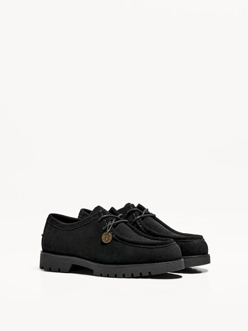 Bershka Pantofle w kolorze czarny