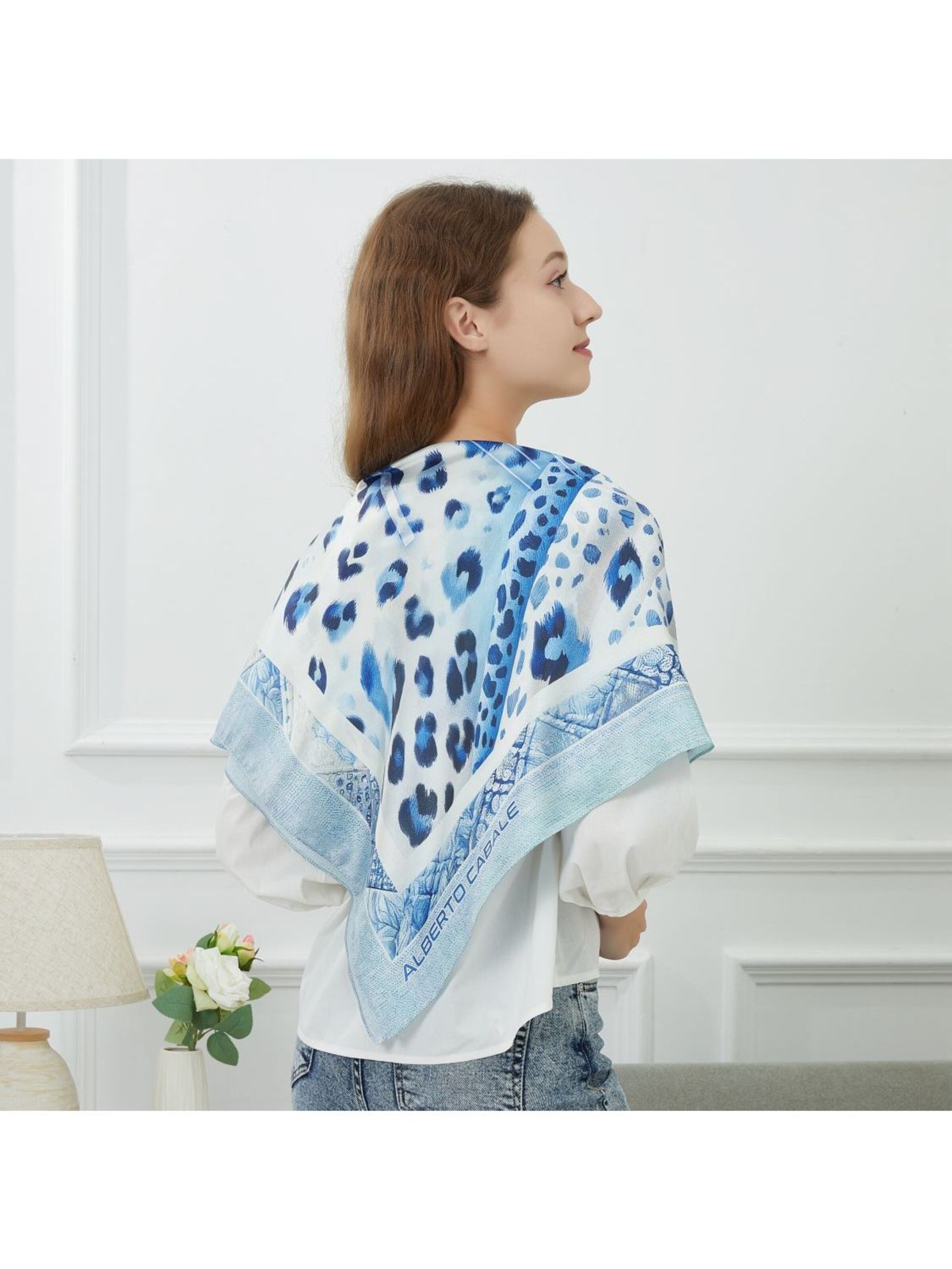 alberto cabale Sjaal 'Panther Zoé' in Blauw