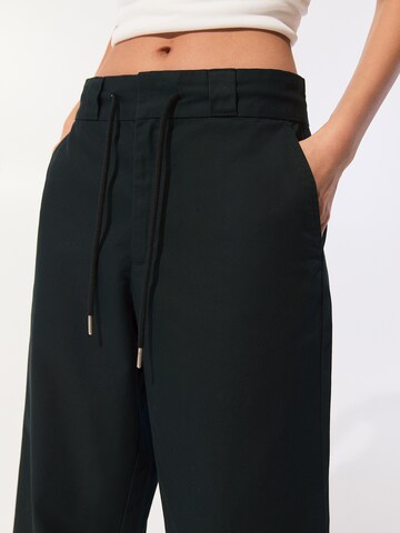 Loosefit Pantaloni chino di Pull&Bear in nero