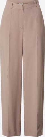 A LOT LESS Pleated Pants 'Daliah' in Brown: front