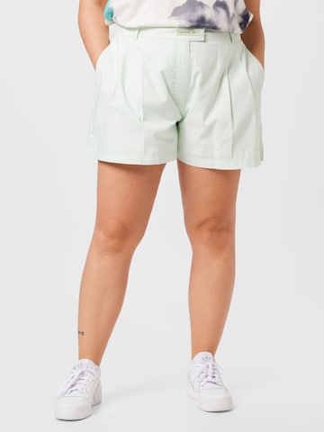 Reebok Voľný strih Nohavice 'CL WOMENS TREND SHORT' - Zelená: predná strana