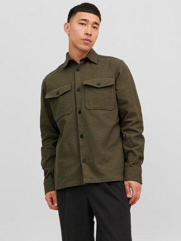 Coupe regular Veste mi-saison 'Roy' JACK & JONES en vert : devant