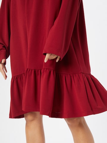 Robe 'Erina' WEEKDAY en rouge