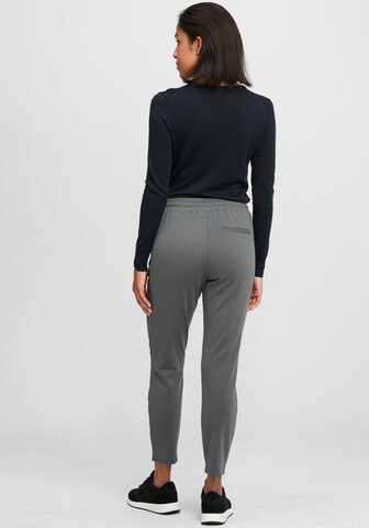 Oxmo - Tapered Calças 'Anita' em cinzento