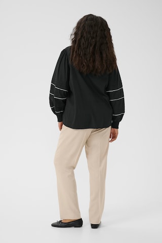 KAFFE CURVE Bluse 'KCariel' i sort