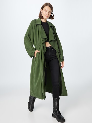 Warehouse Ανοιξιάτικο και φθινοπωρινό παλτό σε πράσινο: μπροστά