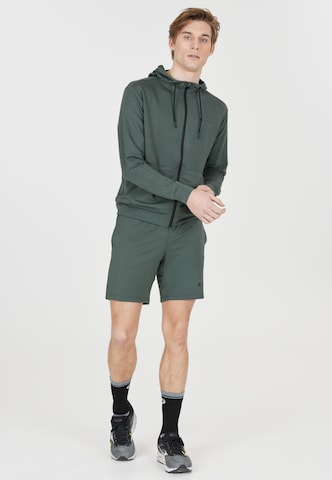 Regular Pantaloni sport 'Patrick V2' de la Virtus pe verde