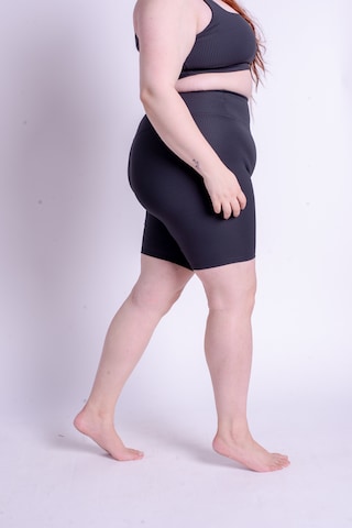 Girlfriend Collective Skinny Workout Pants in Black