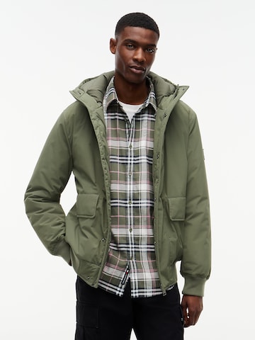 Tommy Jeans Between-season jacket in Green: front