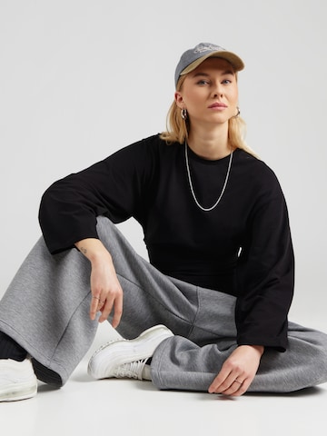 WEEKDAY T-shirt i svart: framsida