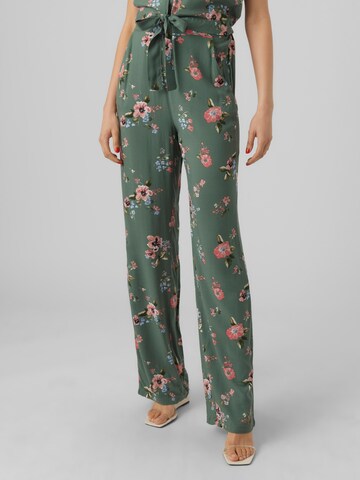 Vero Moda Tall - Loosefit Pantalón 'Easy' en verde: frente