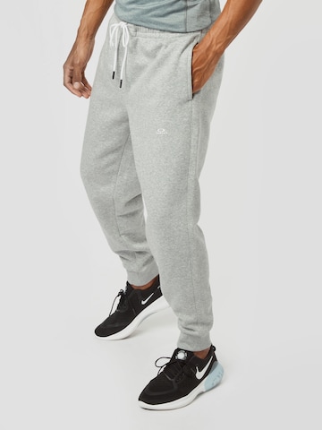 OAKLEY Tapered Workout Pants in Grey: front