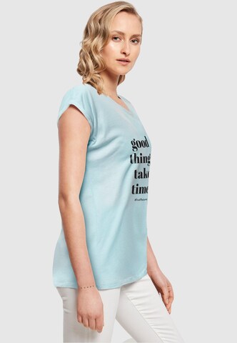 Merchcode T-Shirt 'Good Things Take Time' in Blau