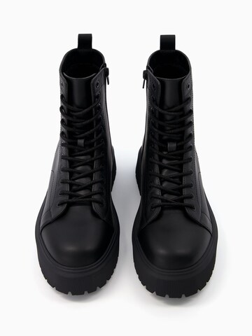 Boots stringati di Bershka in nero