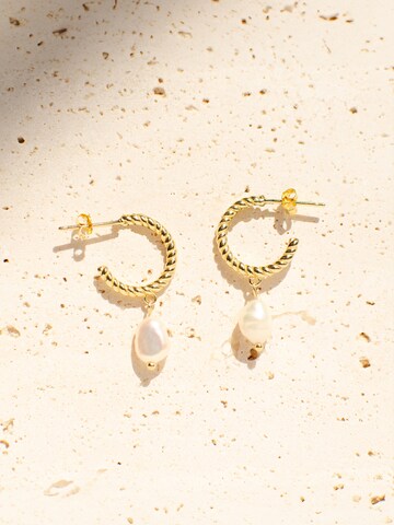 Hey Happiness - Pendientes 'Twisted Pearl' en oro