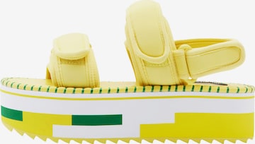 Desigual Sandal 'Rainbow' i gul: framsida