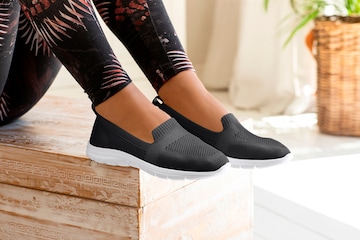 LASCANA Slip-ons in Black: front