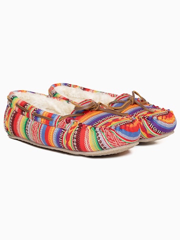 Minnetonka Sisäkengät 'Cally' värissä monivärinen